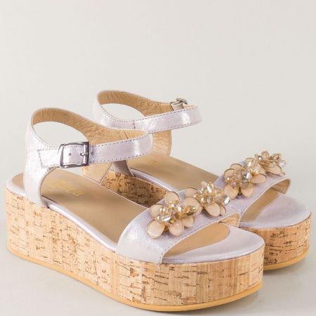 Актуални дамски сандали на платформа